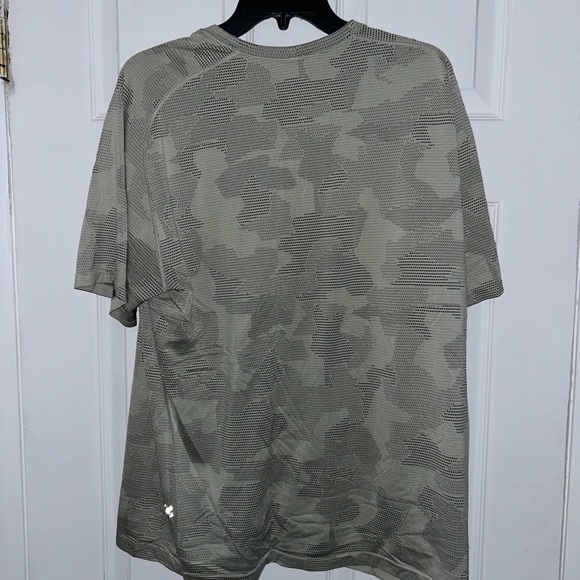 Lulu lemon camo tee XXL - Picture 2 of 4